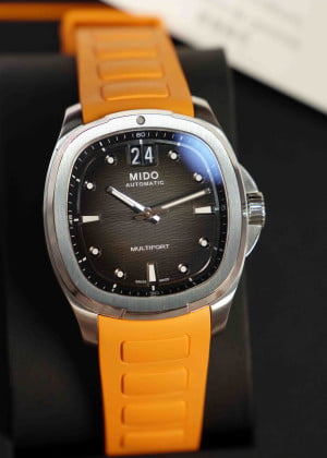 Mido TV Big Date M049.526.17.081.00 - Like New