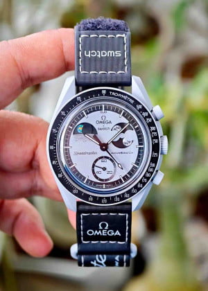 Omega x Swatch Bioceramic Moonswatch Mission to Earthphase SO33M700 - Used